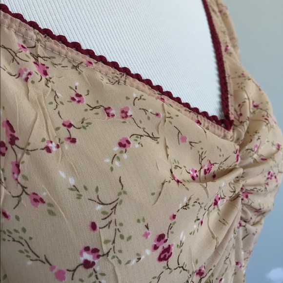 ❌SOLD❌Sheer floral top - Picture 5 of 7